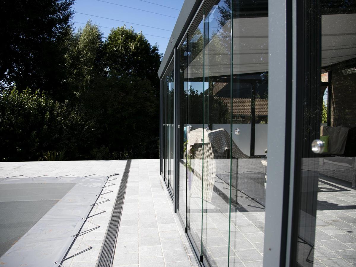 Pergola servant d’extension élégante de l’espace à vivre